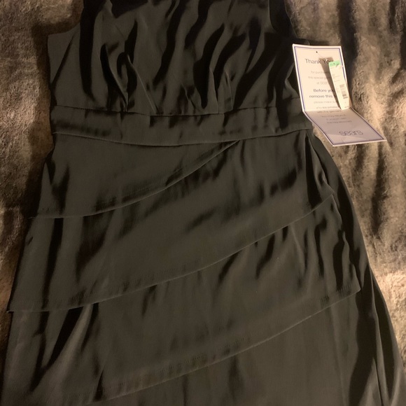 Dress - Picture 4 of 4